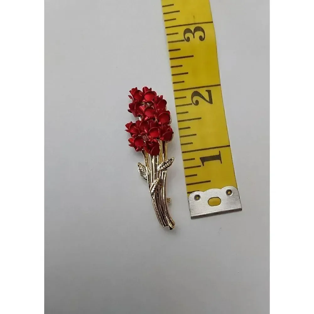 Weingeroff Brooch/pin Metal sculpture Red Rose Bouquet Gold Vintage